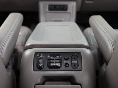 Used 2002 Chevrolet Tahoe LT RWD image 38