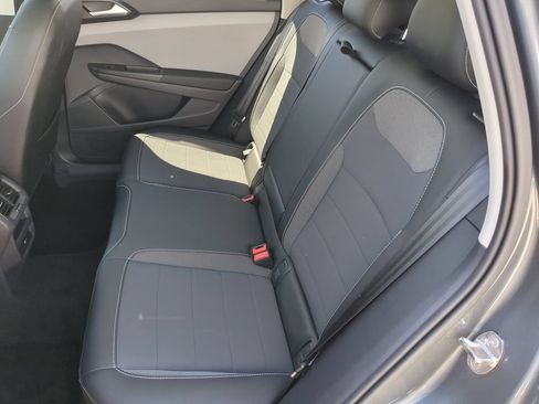 Certified 2023 Volkswagen Taos SE w/ Panoramic Sunroof Package FWD image 17