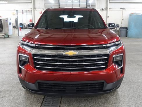 Used 2025 Chevrolet Traverse LT w/ Enhanced Driving Package image 2