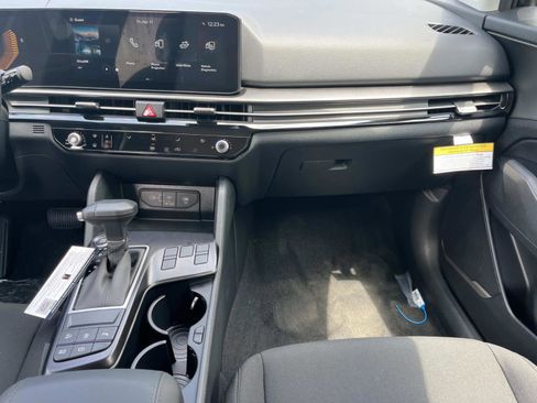 New 2026 Kia Sportage LX FWD image 12