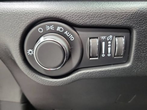 New 2027 Chrysler Pacifica Select AWD/4WD image 26