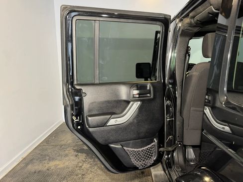 Used 2013 Jeep Wrangler Unlimited Sahara w/ Connectivity Group AWD/4WD image 22