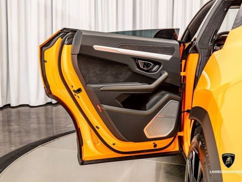 Used 2022 Lamborghini Urus image 48