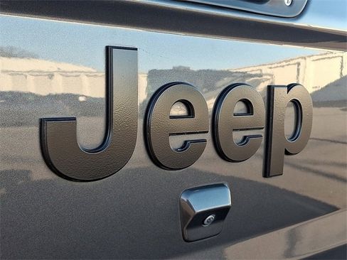 Used 2021 Jeep Gladiator Overland image 30