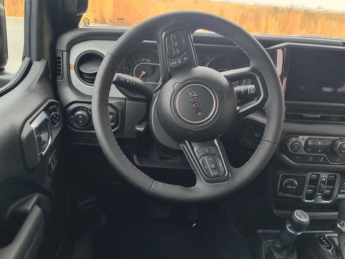 New 2025 Jeep Gladiator Sport AWD/4WD image 11