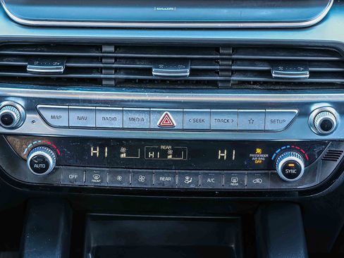 Certified 2022 Kia Telluride LX image 13