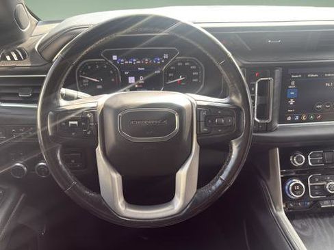Used 2021 GMC Yukon XL Denali w/ Denali Premium Package AWD/4WD image 9