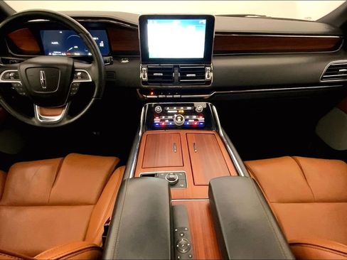Used 2018 Lincoln Navigator Reserve w/ Technology Package AWD/4WD image 16