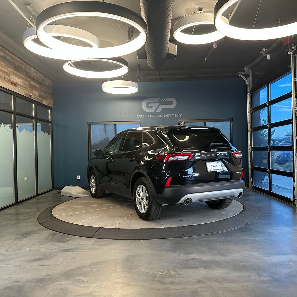 Used 2025 Ford Escape Active w/ Cold Weather Package AWD/4WD image 5