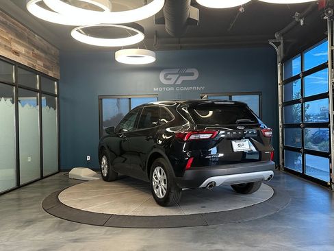 Used 2025 Ford Escape Active w/ Cold Weather Package AWD/4WD image 5