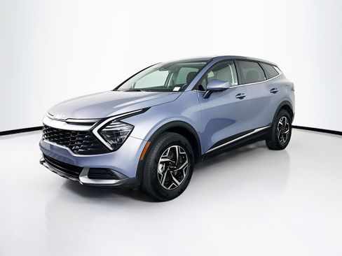 Used 2025 Kia Sportage LX image 3