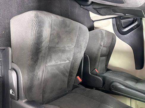 Used 2016 Dodge Grand Caravan SXT w/ Rear Park Assist Package FWD image 17