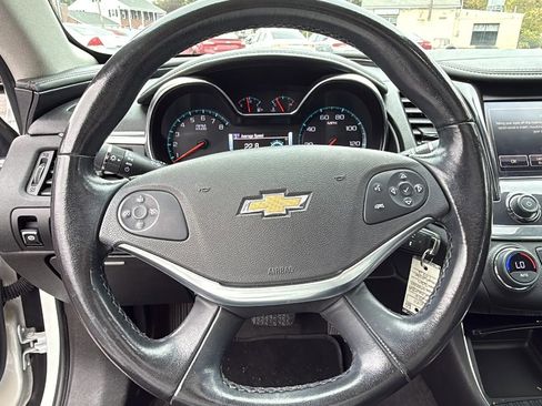 Used 2016 Chevrolet Impala LT w/ Convenience Package image 15