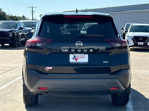 Used 2023 Nissan Rogue SV image 8