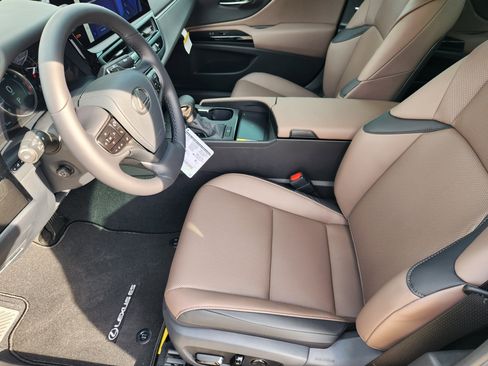 New 2025 Lexus ES 350 w/ Premium Package image 8