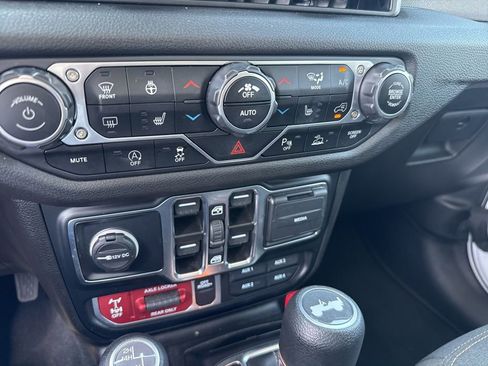 Used 2024 Jeep Wrangler Unlimited Sport AWD/4WD image 24