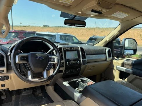 Used 2019 Ford F250 Lariat w/ Chrome Package image 3