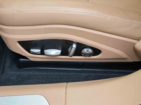Used 2018 Porsche Panamera image 28