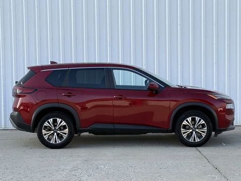 Used 2023 Nissan Rogue SV image 3