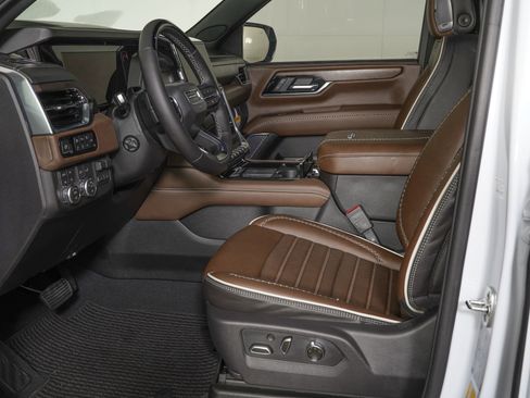Used 2026 GMC Yukon Denali Ultimate AWD/4WD image 16