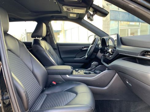 Used 2025 Toyota Highlander XSE image 38