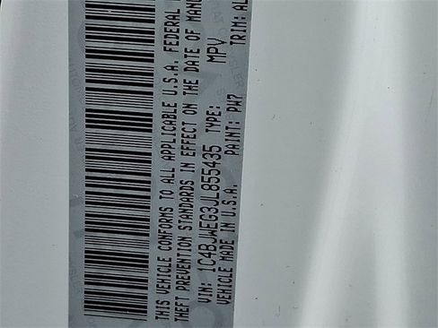 Used 2018 Jeep Wrangler Unlimited Sahara w/ Connectivity Group image 27