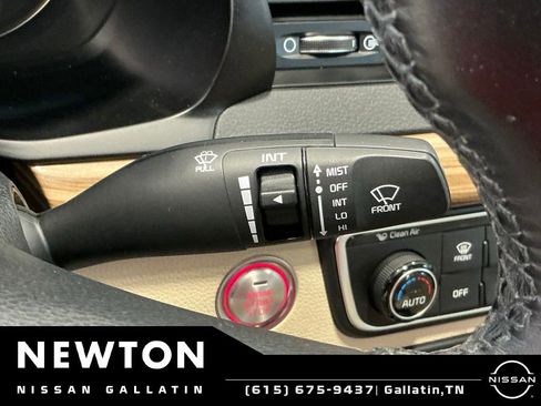 Used 2018 Kia Cadenza Premium w/ Luxury Package FWD image 33