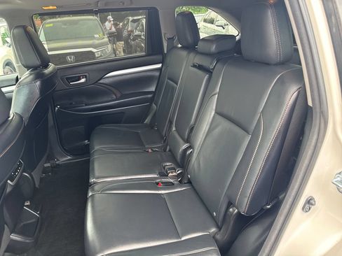 Used 2016 Toyota Highlander XLE AWD/4WD image 37