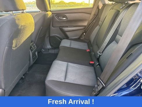 Used 2024 Nissan Rogue SV image 3