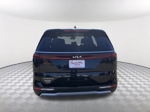 Used 2024 Kia Carnival LX image 14