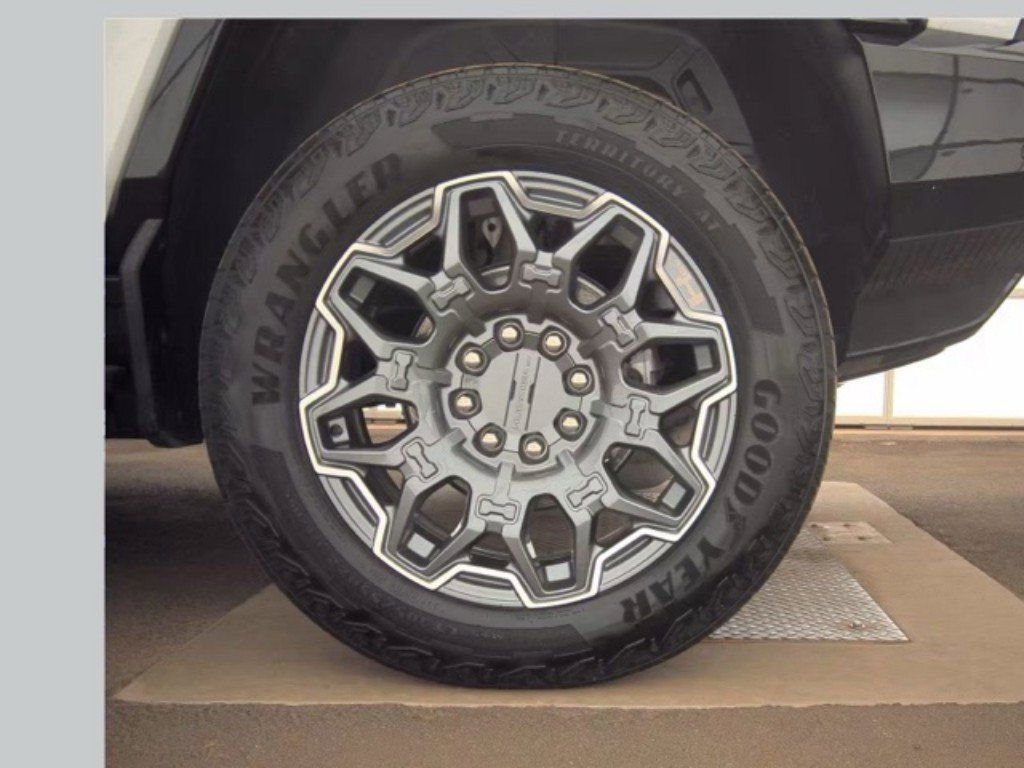 Used 2025 GMC Hummer EV 3X AWD/4WD image 23