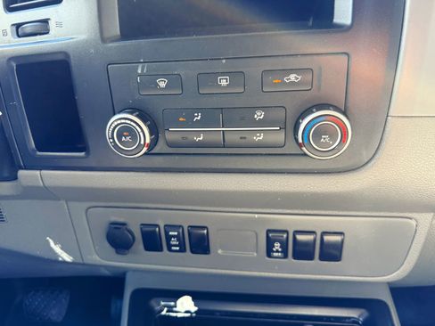 Used 2015 Nissan NV 2500 SV w/ Side & Curtain Airbag Package image 23