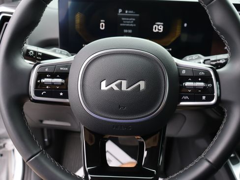 Used 2025 Kia Sorento S w/ Panoramic Sunroof Package FWD image 39