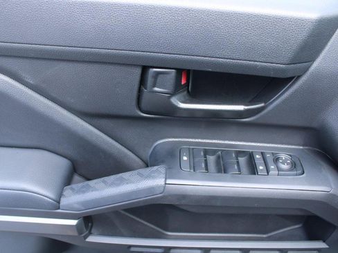 Certified 2025 Toyota Tacoma SR5 AWD/4WD image 15
