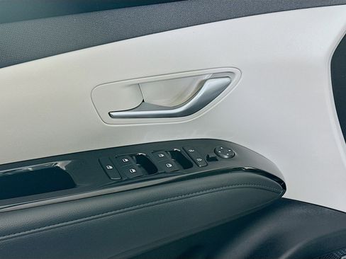 Certified 2023 Hyundai Tucson Limited w/ Cargo Package image 18