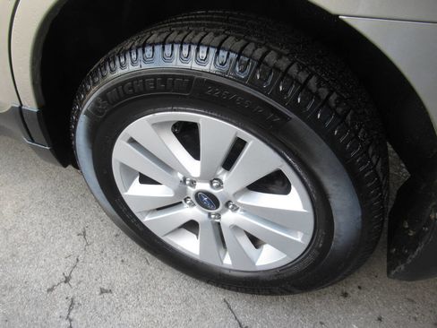 Used 2016 Subaru Outback 2.5i Premium AWD/4WD image 14