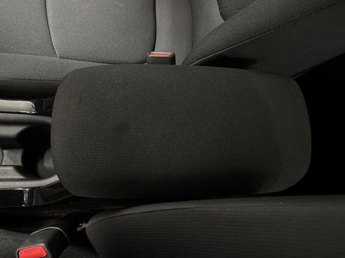 Used 2022 Toyota Corolla LE image 19