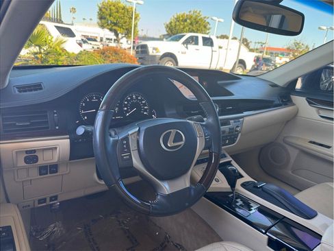 Used 2014 Lexus ES 350 w/ Luxury Package image 24