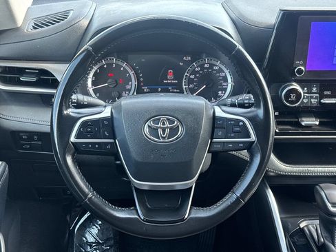 Used 2023 Toyota Highlander LE FWD image 15