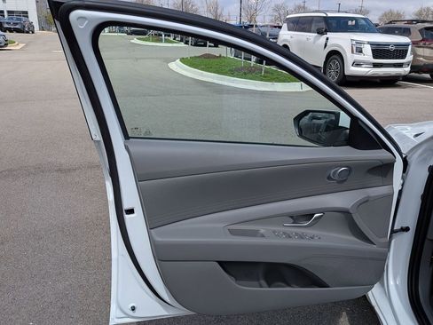 New 2026 Hyundai Elantra Hybrid FWD image 13