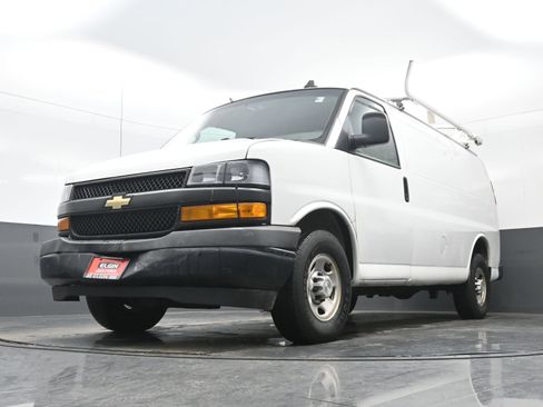 Used 2019 Chevrolet Express 3500 w/ Driver Convenience Package image 22
