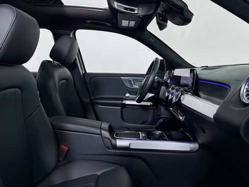 Used 2024 Mercedes-Benz GLB 250 4MATIC image 7