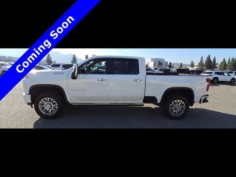 Used 2022 Chevrolet Silverado 2500 High Country w/ Z71 Off-Road Package image 17