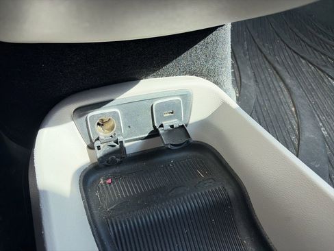 Used 2017 Chrysler Pacifica Touring FWD image 18