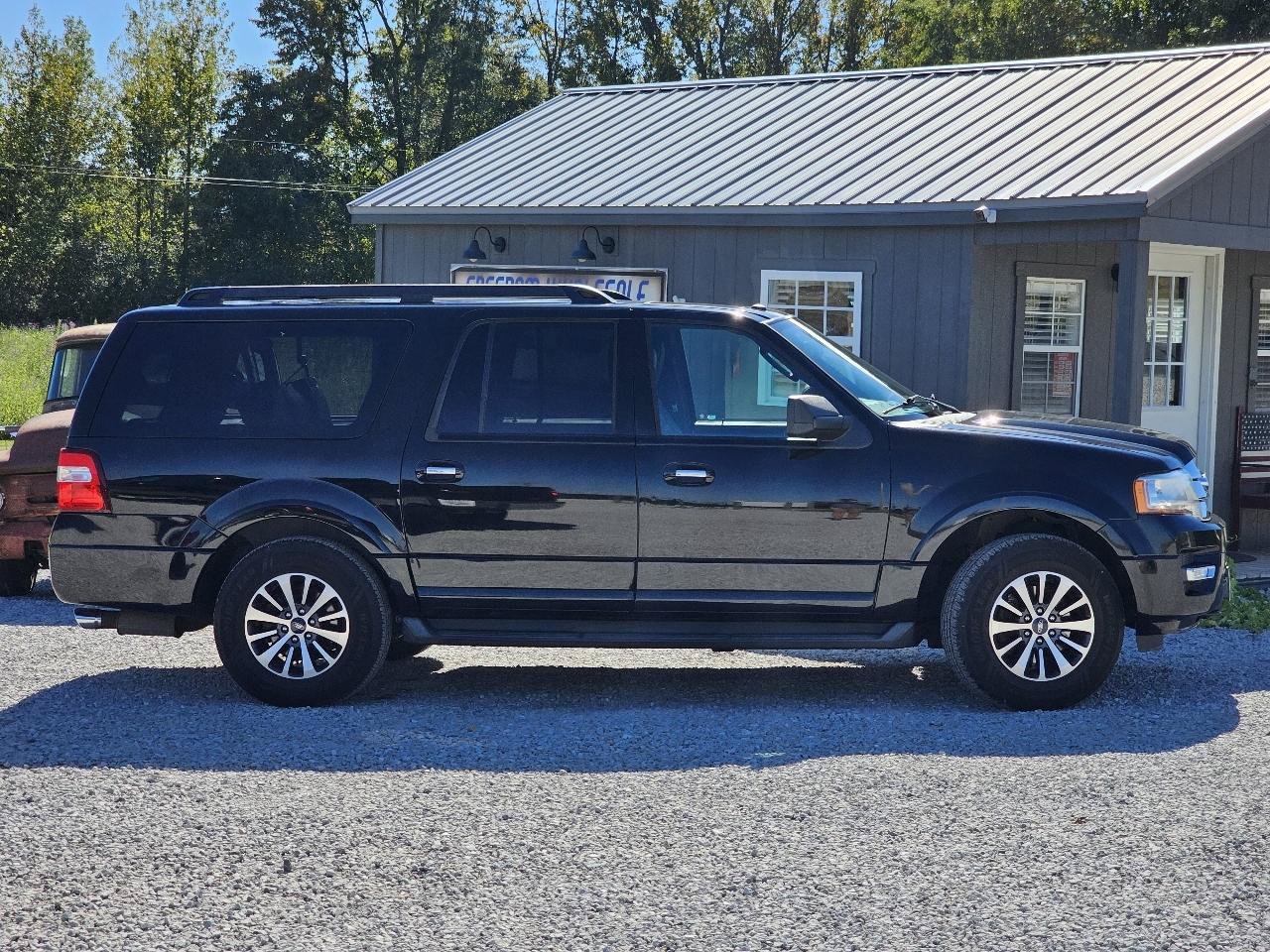 Used 2017 Ford Expedition EL XLT w/ Equipment Group 202A AWD/4WD image 13