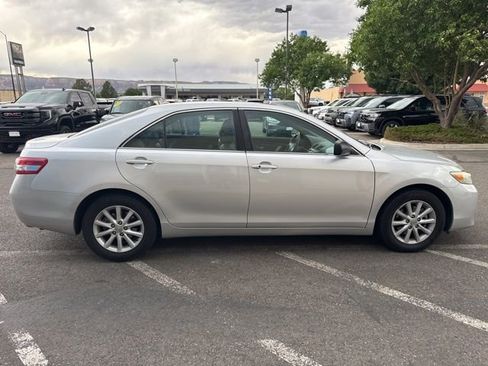 Used 2011 Toyota Camry XLE w/ XLE Extra-Value Pkg #2 FWD image 4