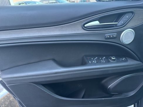 Used 2023 Alfa Romeo Stelvio Ti image 23