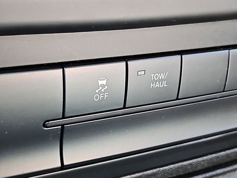 Used 2021 RAM 1500 Classic SLT image 25