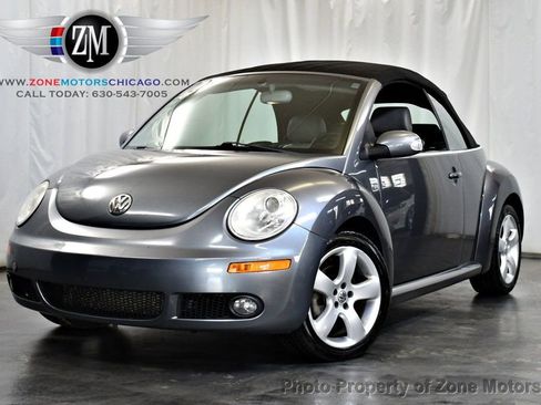 Used 2006 Volkswagen Beetle Convertible w/ Package 2 FWD image 1