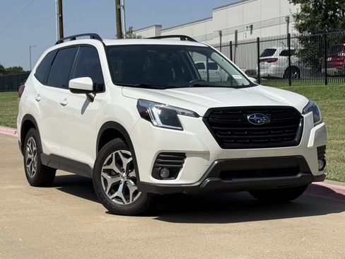 Used 2023 Subaru Forester Premium AWD/4WD image 2